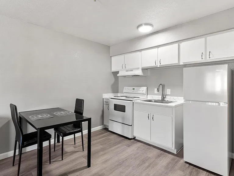3825 Cambridge St — Photo 3