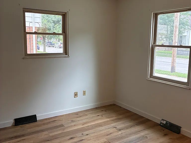 352 N Union St — Photo 4