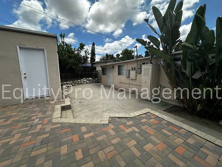 12103 Howard St — Photo 2