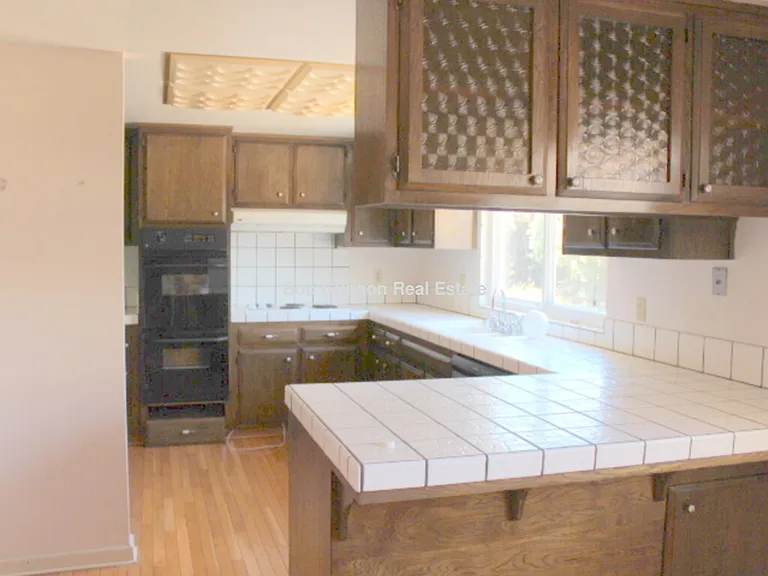 2359 Glendale Cir — Photo 8