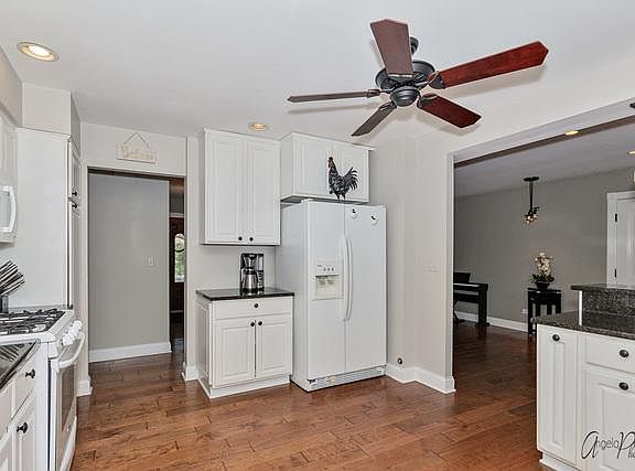3rd image of 913 Woodland Dr