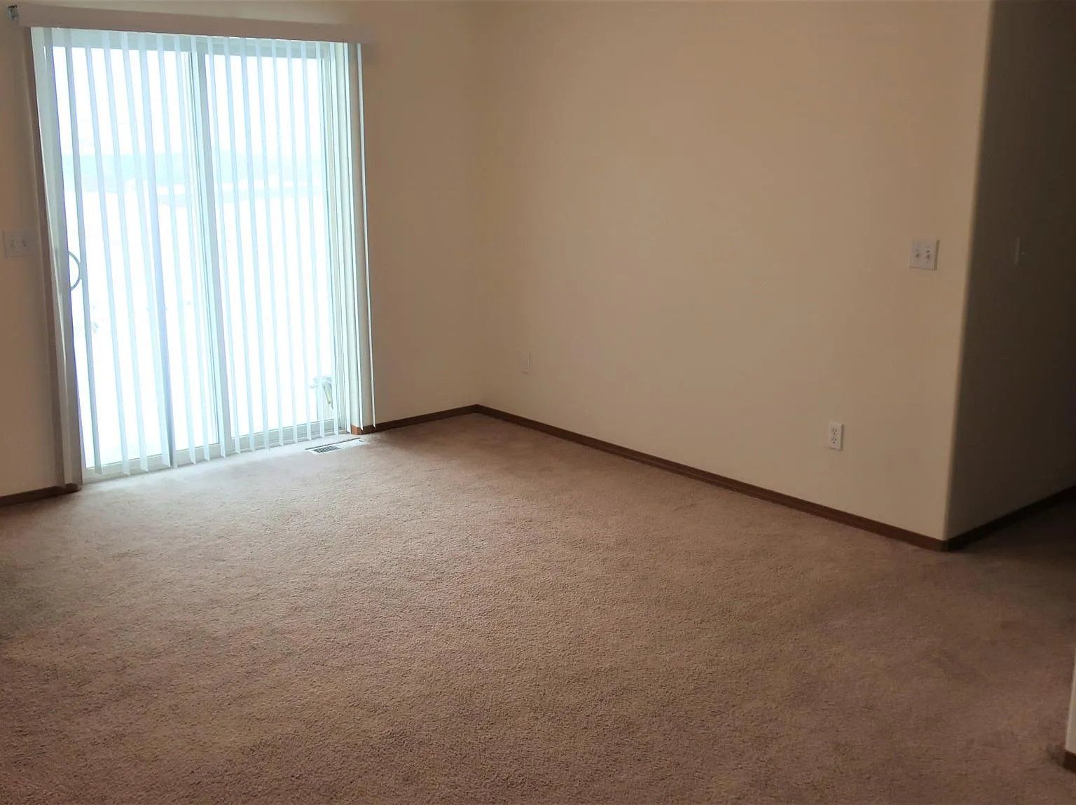3 bed, 1318 sqft, $2,450 — Photo 4
