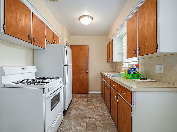 3rd image of 2959 Locke Ave SW