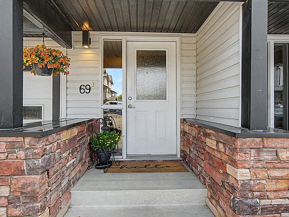 2nd image of 11 Clover Bar Ln #69