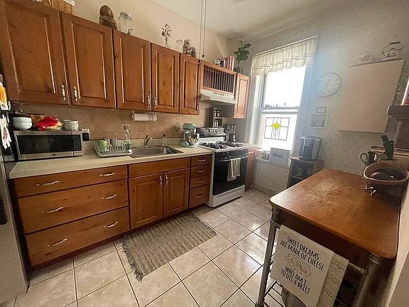 2nd image of 23-34 24th St #2F