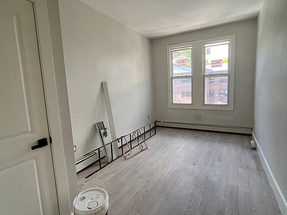 4th image of 28 Dales Ave #5