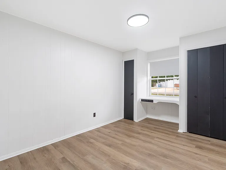 701 NW Ford Ln — Photo 18