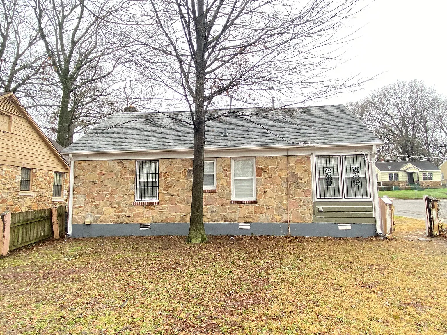 146 E Davant Ave — Photo 3