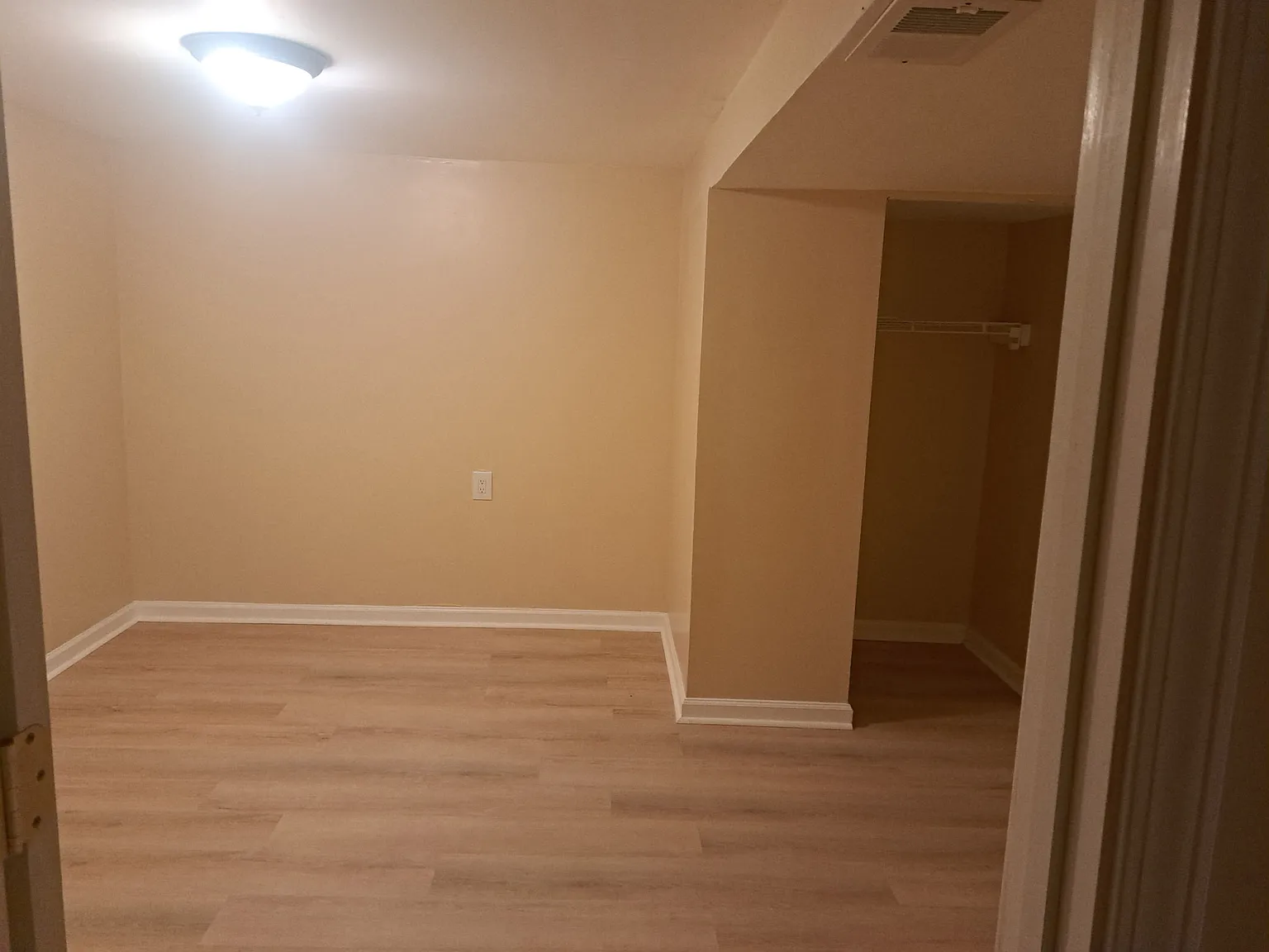 2 bed, 900 sqft, $1,400 — Photo 4