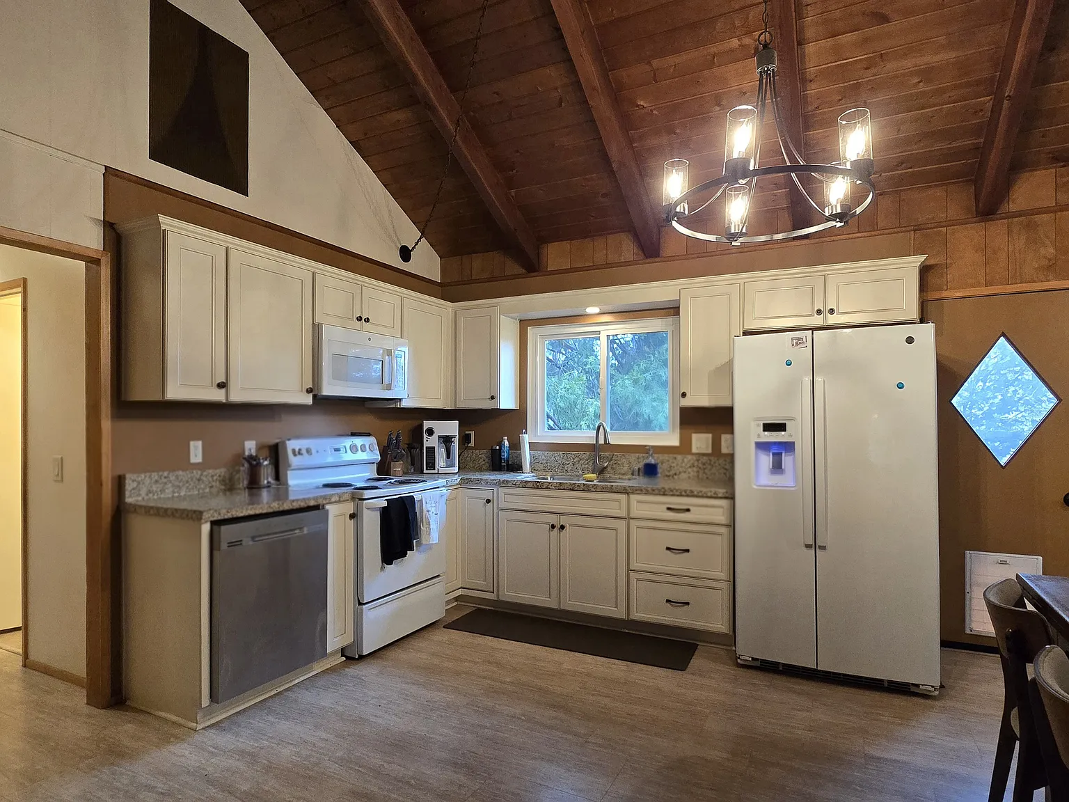3 bed, 1296 sqft, $2,650 — Photo 3