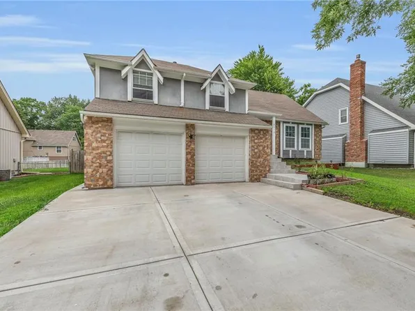 2112 E Jamestown Dr, Olathe, KS 66062
