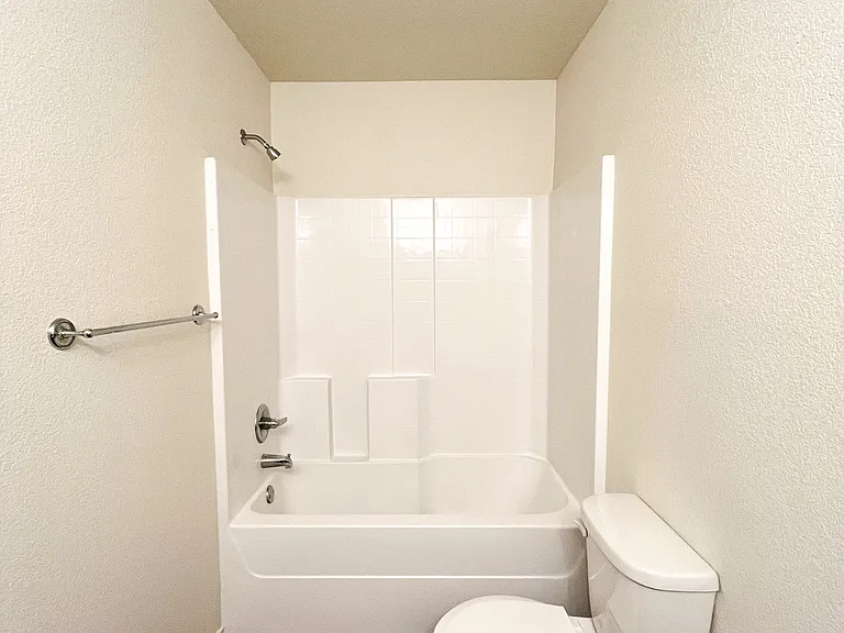 1515 Justin Loop #B — Photo 26