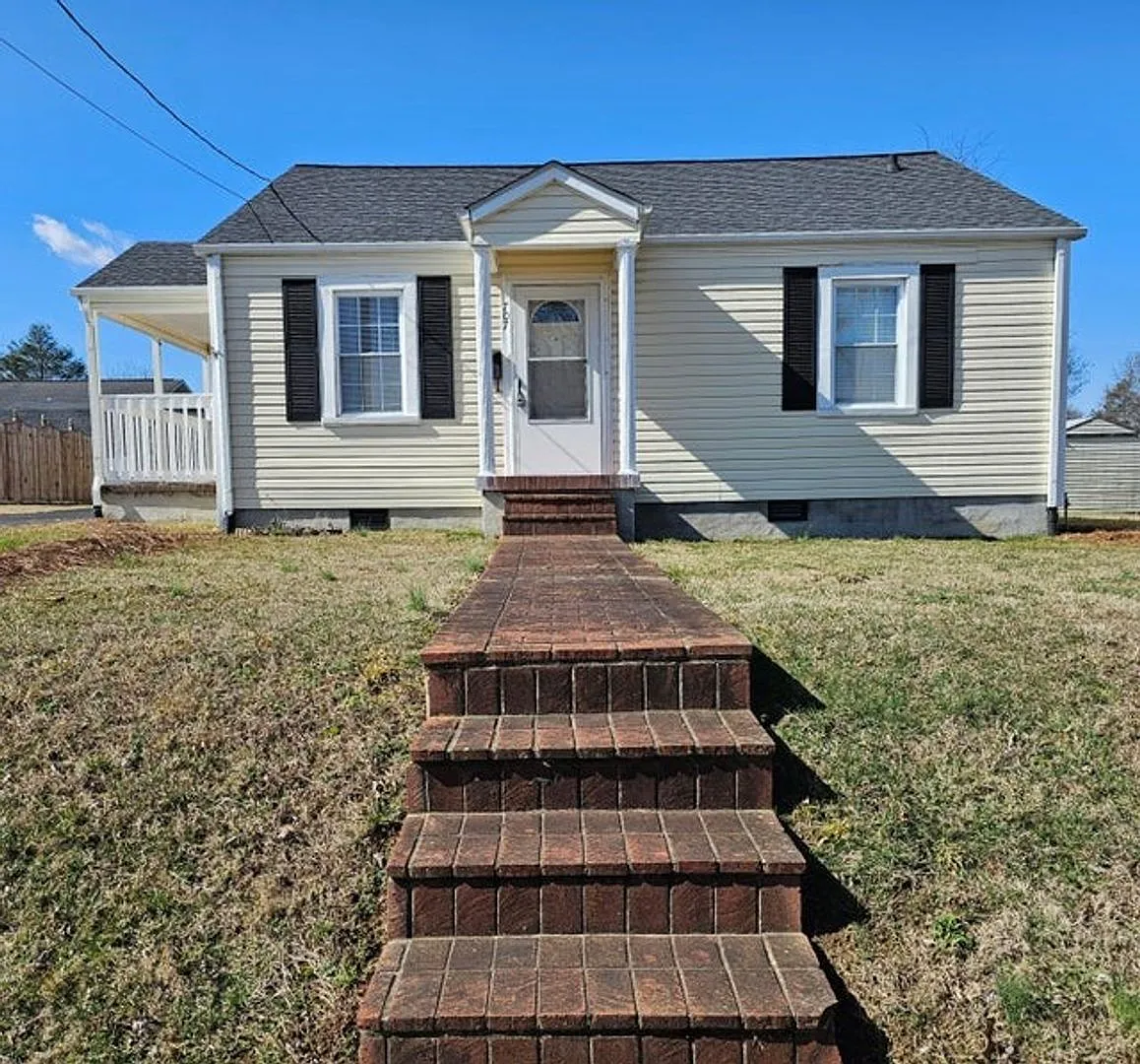 707 South 2nd Street Elizabethton, TN 37643 — Photo 1