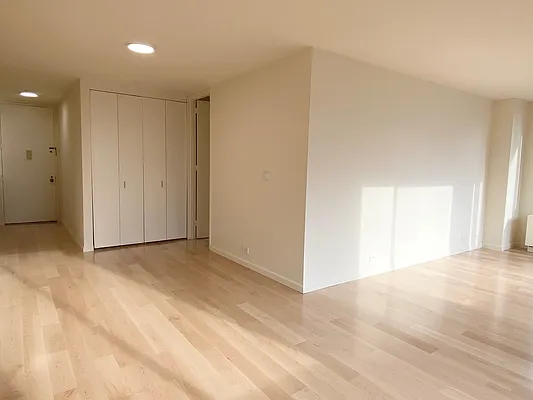 Rented by RELO REDAC INC. | media 15