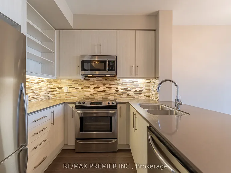 55 Oneida Cres #1401 — Photo 2