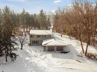 14 Dove Ln, North Oaks, MN 55127