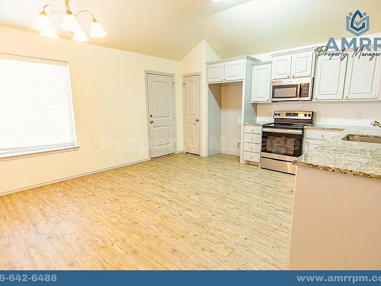 1220 Kingston St — Photo 3