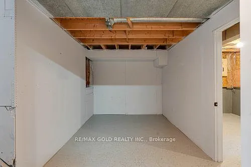 83 Speight Cres — Photo 14