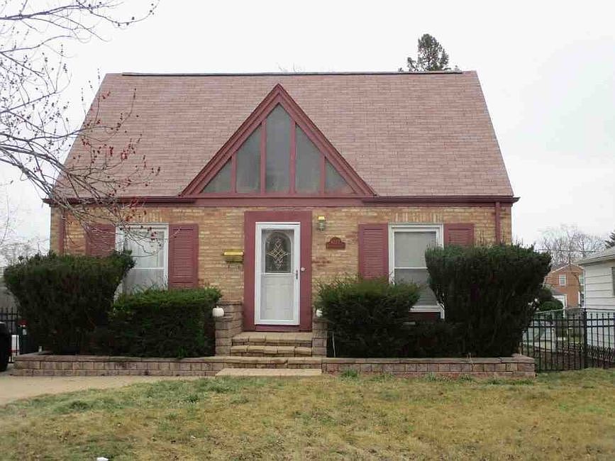 2nd image of 4227 N Oleander Ave