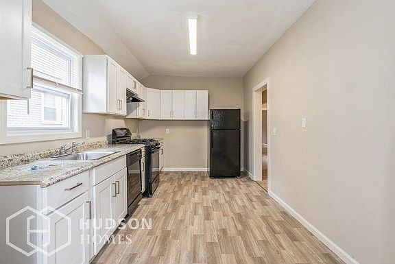 3rd image of 33 Elmwood Ave Floor 1