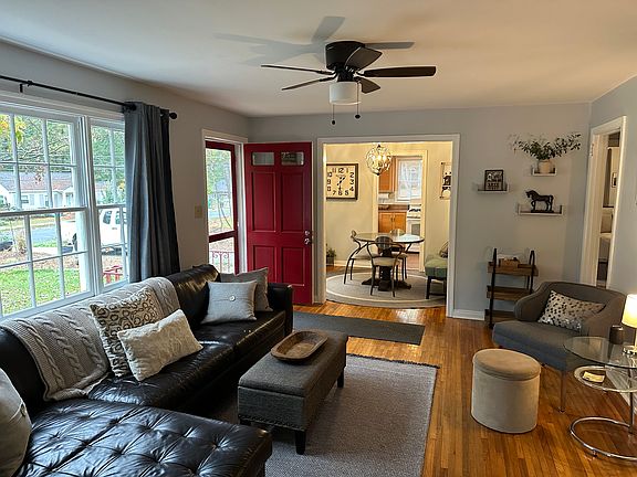 Spacious living room