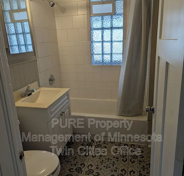 605 Van Buren Ave #3 — Photo 9