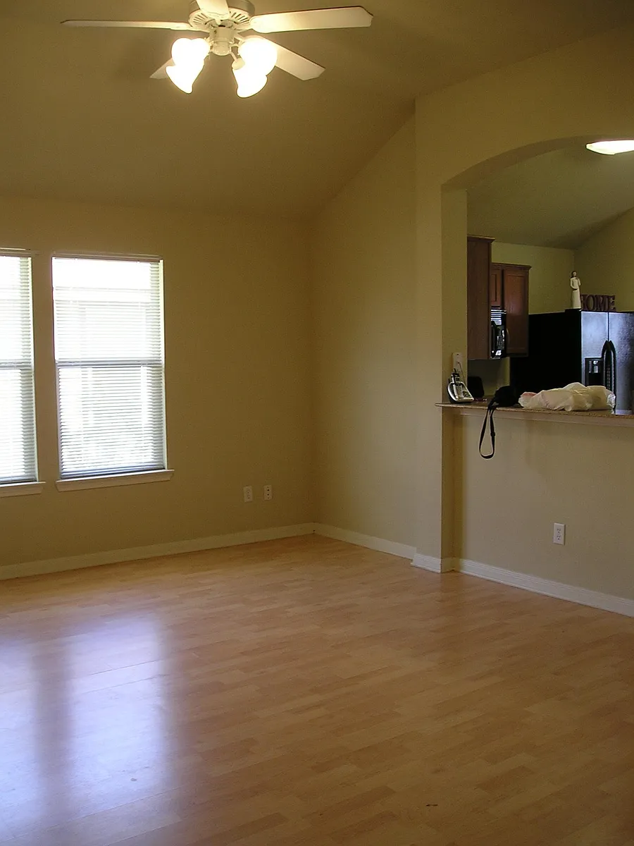 living room - 1040 Crested Point Dr