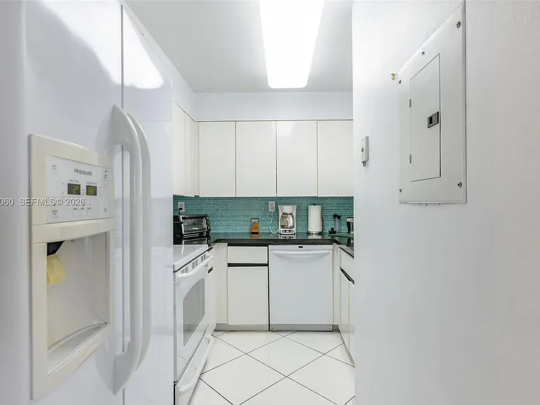 6767 Collins Ave #1905 — Photo 11