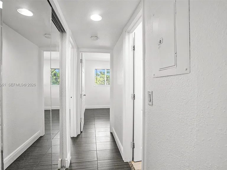 37 SW 14th St #10 — Photo 7
