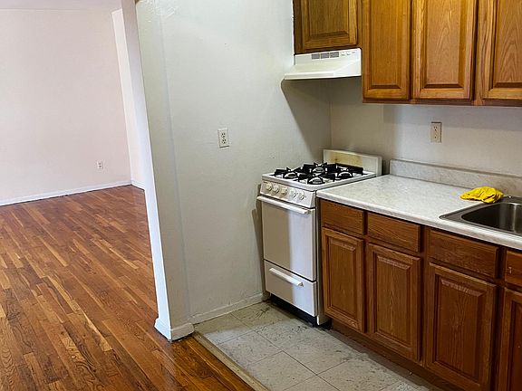 5th image of 14305 41st Ave APT 6A