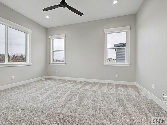 5th image of 572 Fieldstone Ave