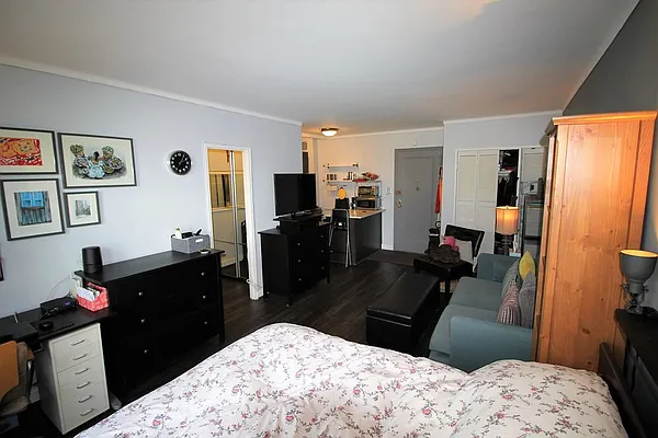 Sold by Universal Realty Group | media 14