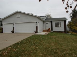 2917 Remuda Dr, Bismarck, ND 58503