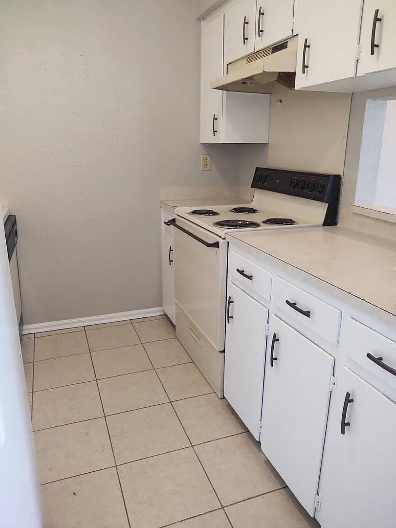 Acadian Villa Apartments — Photo 4