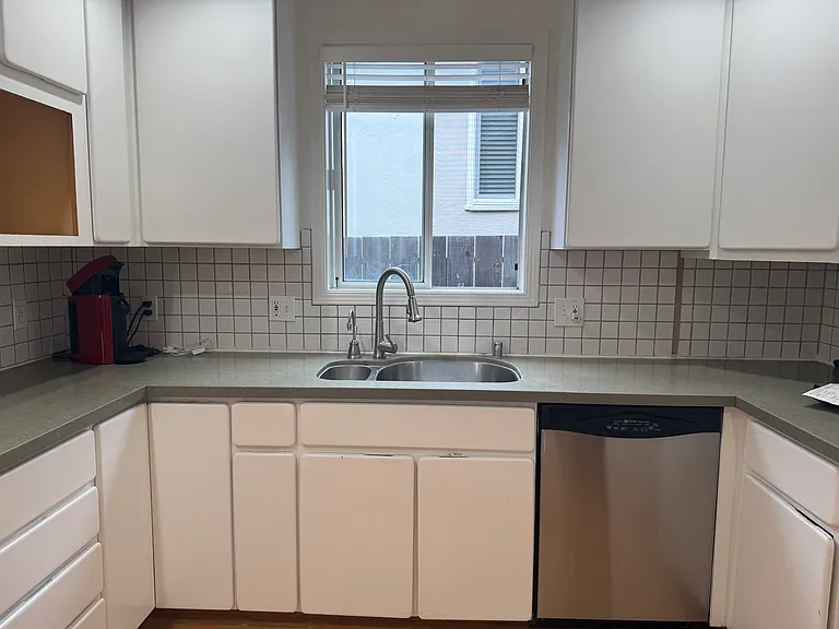 715 Cypress Ave — Photo 12