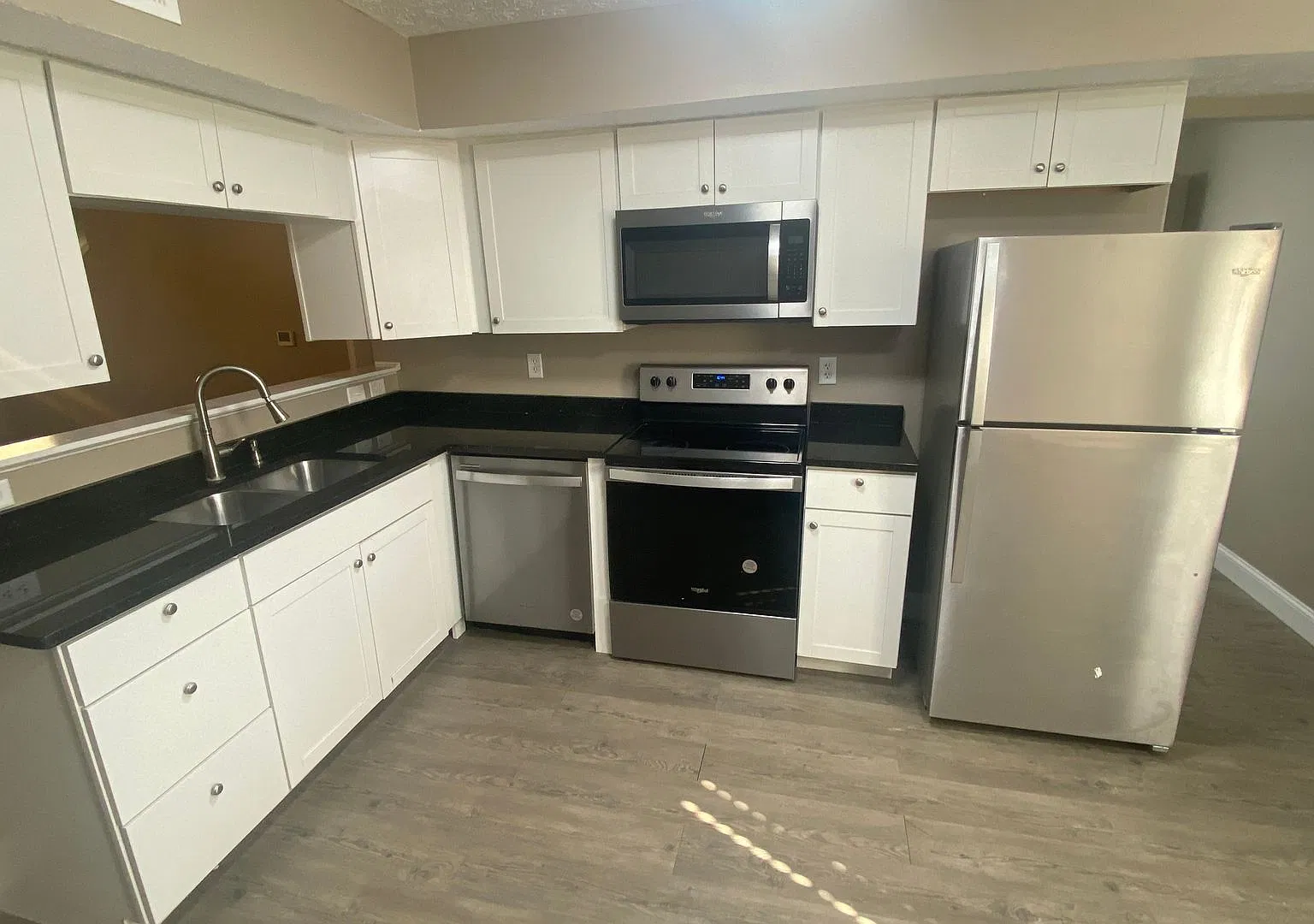 3234 Summerhill Apartments — Photo 3