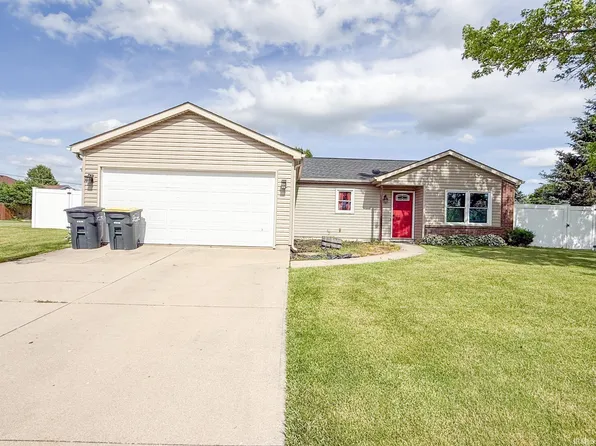 208 Valley Meadows Ln, Kendallville, IN 46755