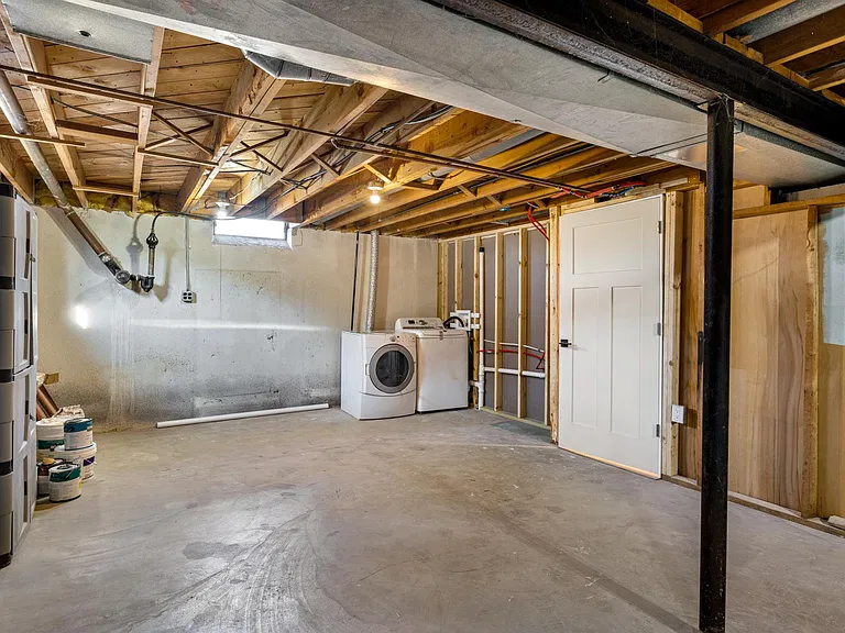 3261 Schoolhouse Dr — Photo 36