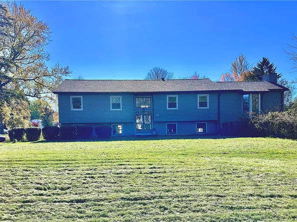 106 Redwood Dr, Penfield, NY 14526