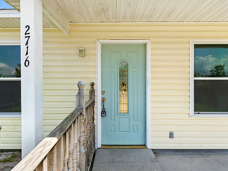 2716 Oak Hammock Dr — Photo 3