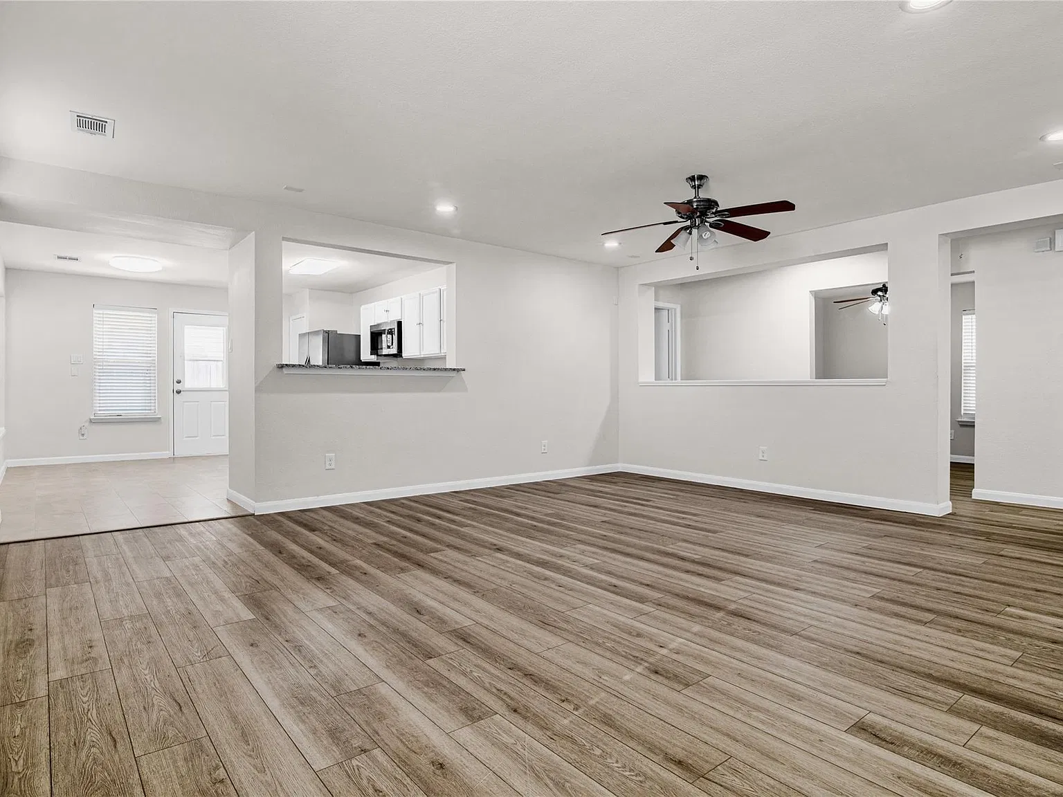 3 bed, 2.0 bath, 1553 sqft, $1,760 — Photo 2