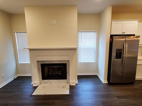 4th image of 561 Waterpoint Way