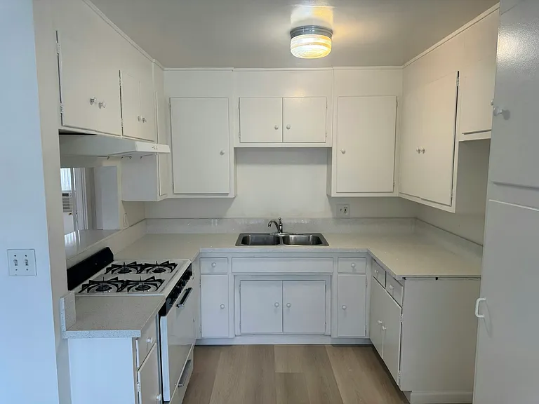 101 E Beacon St #I — Photo 10