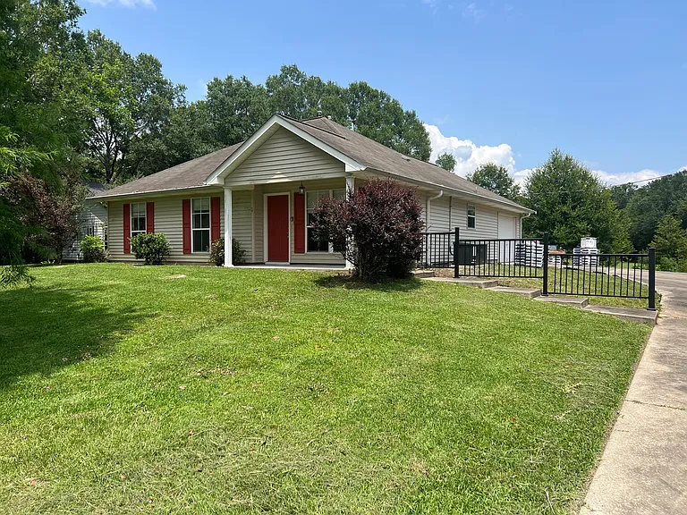 39582 Gayle Rd — Photo 1