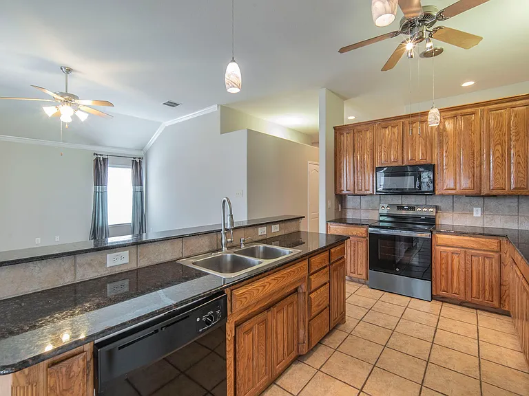 8249 Fall Crest Dr — Photo 9