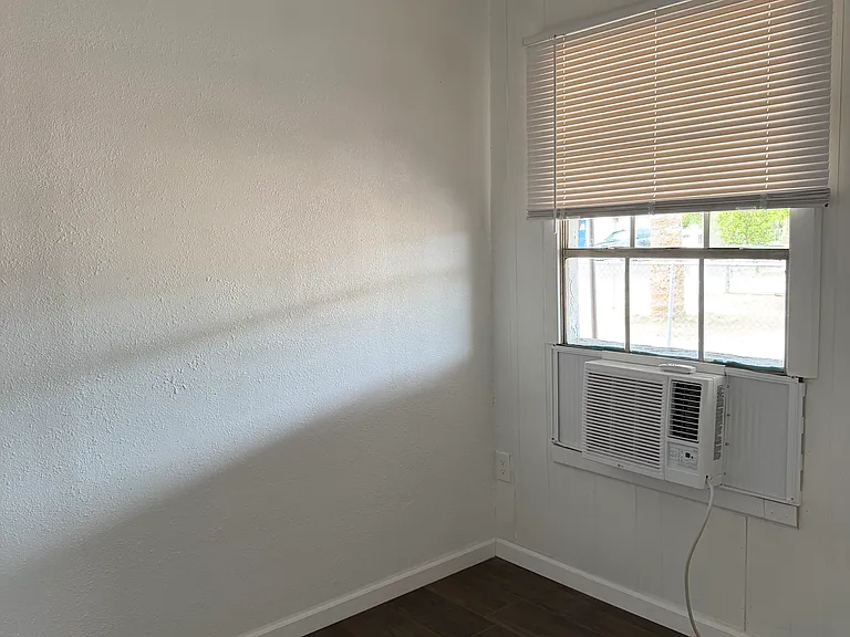 241 S California St — Photo 13