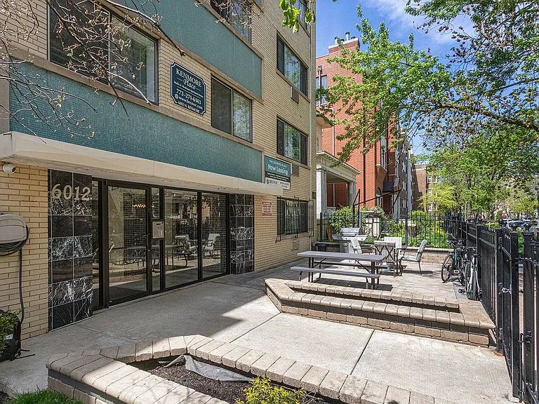 6012 N Kenmore Ave — Photo 16