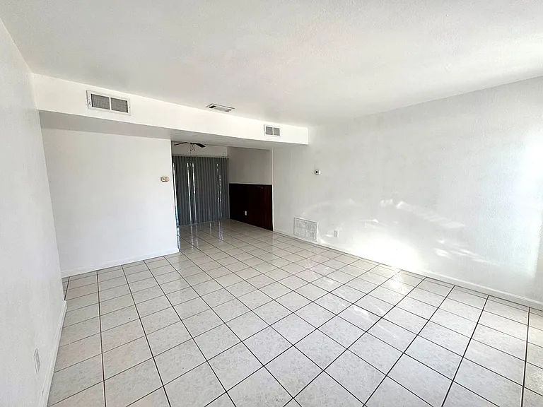 1044 Washington St — Photo 13