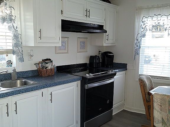 3rd image of 44 E Bennett Ave
