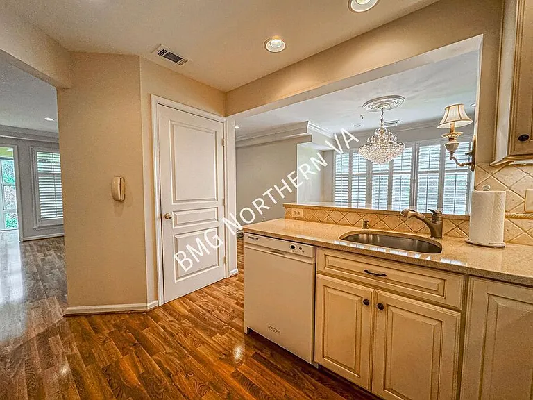 5565 Seminary Rd #404 — Photo 7